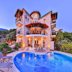 Hill House (Adults Only +14)